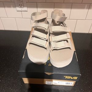 Teva Woman’s sandals Brand new